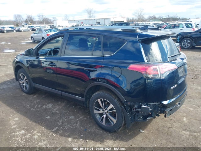 Toyota Rav4 Xle 2018 JTMRFREV8JJ196117 Image 3