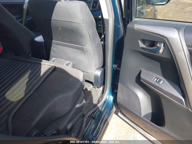 Toyota Rav4 Xle 2018 JTMRFREV8JJ196117 Image 8