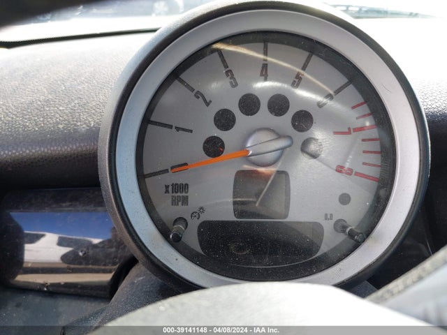 2010 MINI COOPER CLUBMAN WMWML3C53ATX37983 Photo 6