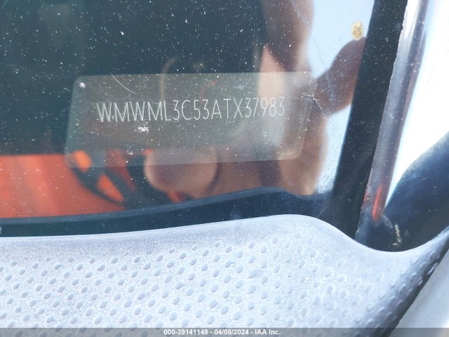 2010 MINI COOPER CLUBMAN WMWML3C53ATX37983 Photo 8