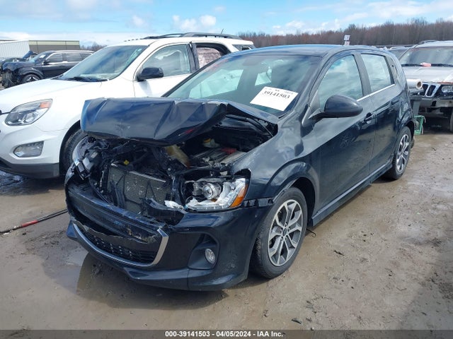 Chevrolet Sonic Lt Auto 2018 1G1JD6SH0J4107650 Image 2