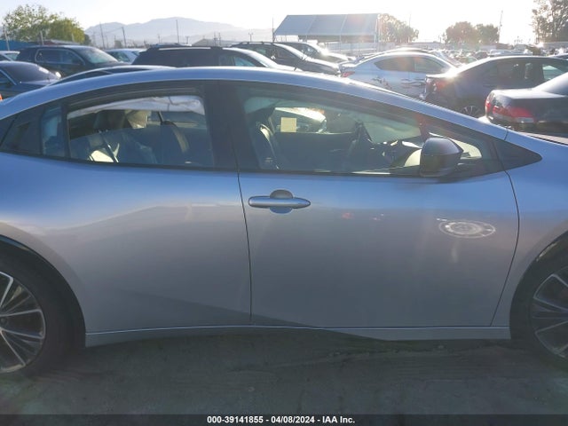Toyota PRIUS XLE 2023 JTDACAAU5P3014875 Image 13
