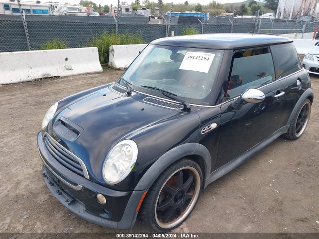 2005 MINI COOPER S WMWRE33565TL14580 Photo 1