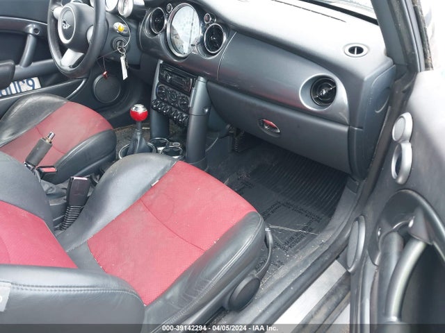 2005 MINI COOPER S WMWRE33565TL14580 Photo 4