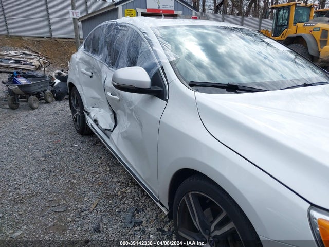 YV149MTS8H2432907 Volvo S60 T6 R-design Platinum