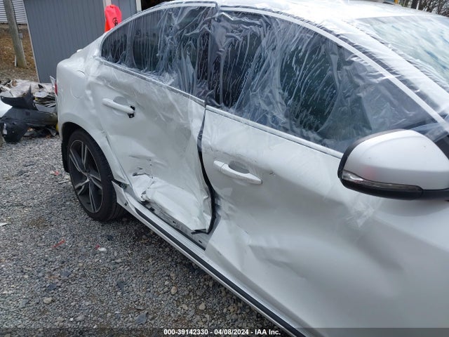 YV149MTS8H2432907 Volvo S60 T6 R-design Platinum