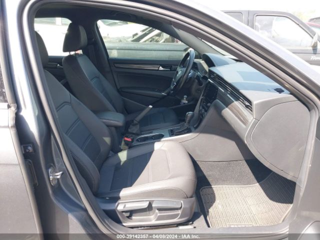 1VWMA7A32MC005945 Volkswagen Passat 2.0t R-line