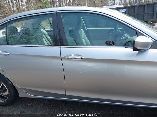 Honda ACCORD LX 2017 1HGCR2F36HA245456 Image 13