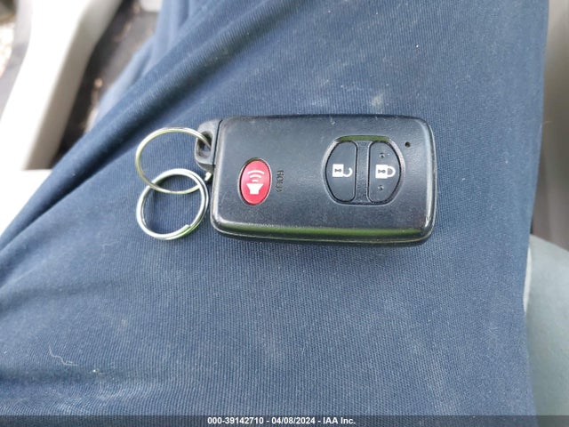 Toyota Prius V Three 2014 JTDZN3EU9EJ001638 Image 11