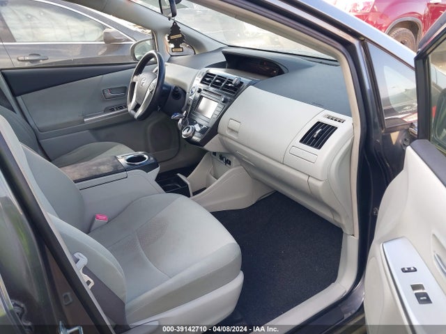 Toyota Prius V Three 2014 JTDZN3EU9EJ001638 Image 5
