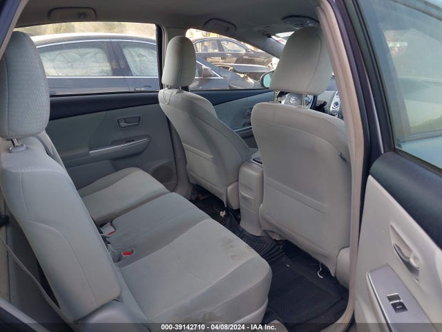 Toyota Prius V Three 2014 JTDZN3EU9EJ001638 Image 8