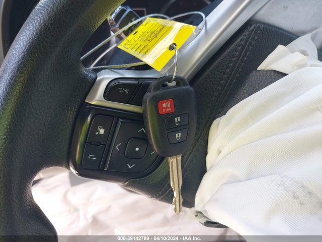 5TDZARFH5KS049488 Toyota Highlander Le