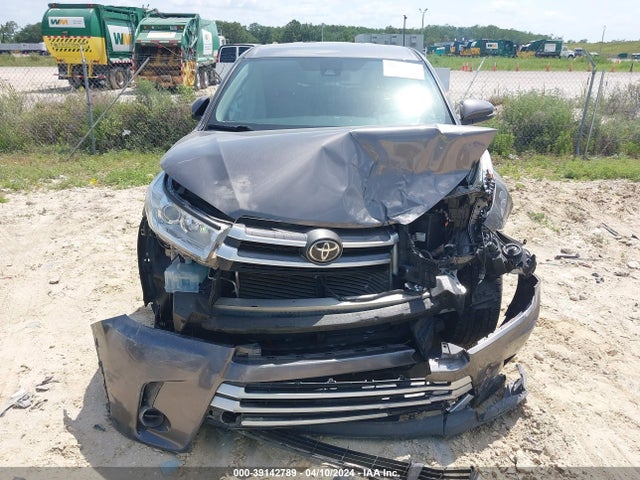 5TDZARFH5KS049488 Toyota Highlander Le