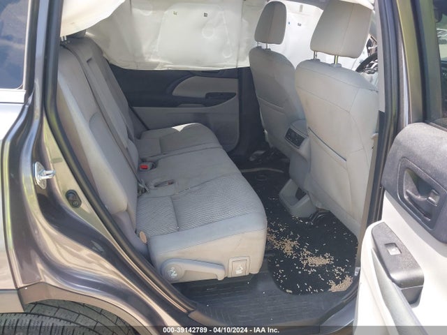 5TDZARFH5KS049488 Toyota Highlander Le