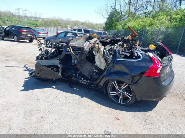 YV149MSS7H1352893 Volvo V60 T6 R-design Platinum