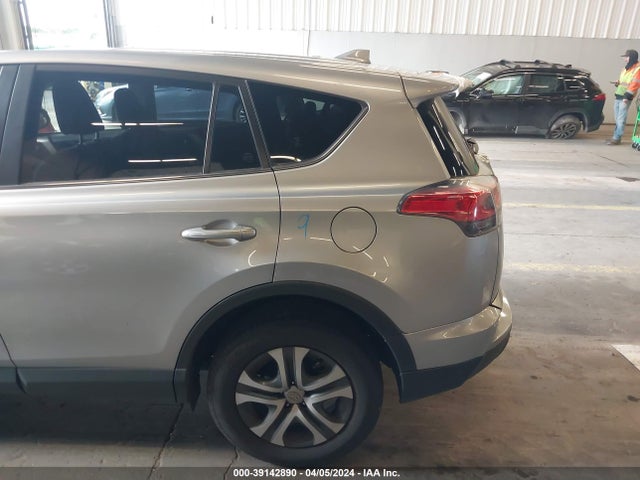 Toyota RAV4 LE 2018 JTMZFREV5JJ173152 Image 6