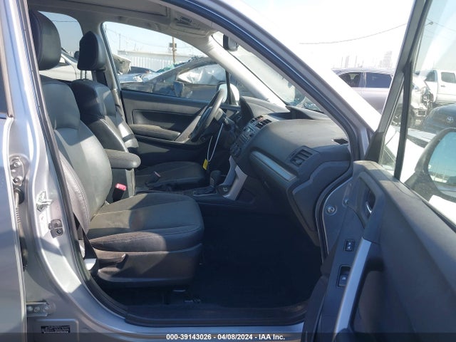 Subaru Forester 2.5i Touring 2015 JF2SJAUC5FH457012 Image 5