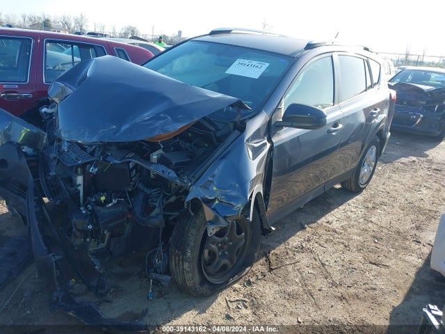 Toyota RAV4 LE 2015 JTMBFREV0FJ021868 Image 2