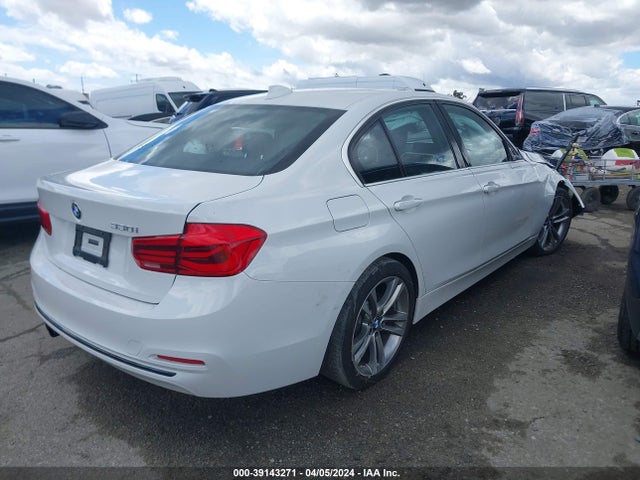 BMW 330I 2018 WBA8B9G5XJNV11381 Image 4