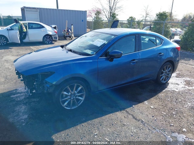 Mazda Mazda3 Touring 2018 3MZBN1V35JM231796 Image 2