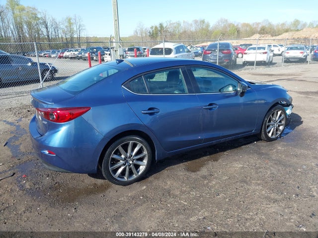Mazda Mazda3 Touring 2018 3MZBN1V35JM231796 Image 4