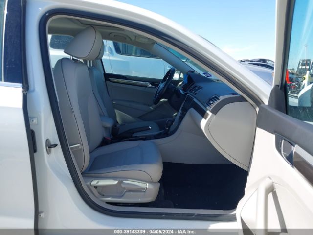 1VWBA7A38JC003863 Volkswagen Passat 2.0t Se