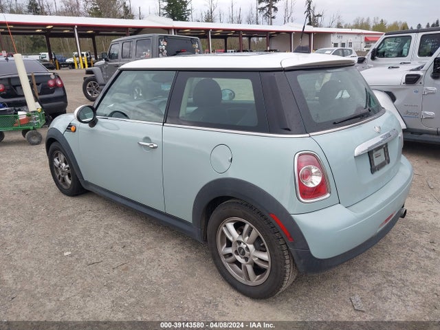 2011 MINI COOPER WMWSU3C52BT253258 Photo 2