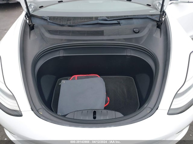 5YJ3E1EB4JF134074 Tesla Model 3 Long Range/performance