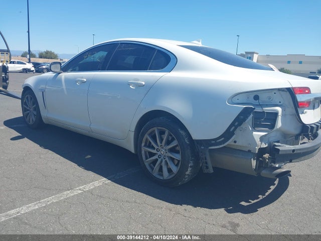 2013 JAGUAR XF SAJWA0ES0DPU00589 Photo 2