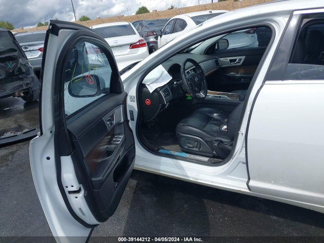 2013 JAGUAR XF SAJWA0ES0DPU00589 Photo 4