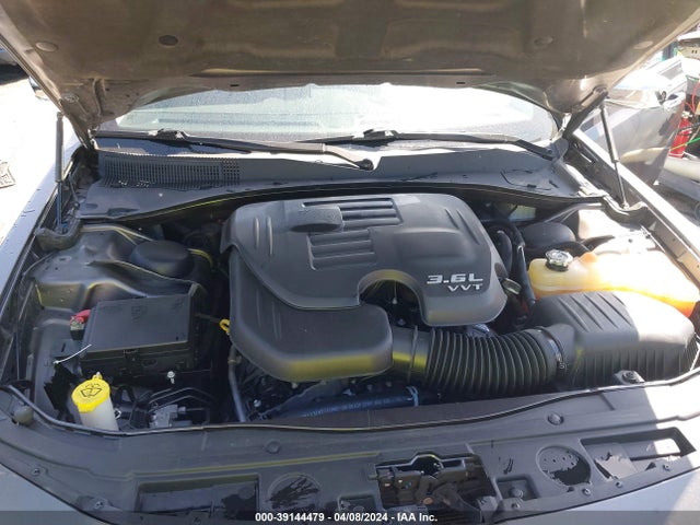 Chrysler 300 Limited 2018 2C3CCAEG2JH207846 Image 10