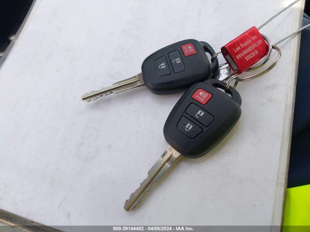 Toyota RAV4 LE 2018 JTMZFREV4JJ207999 Image 11