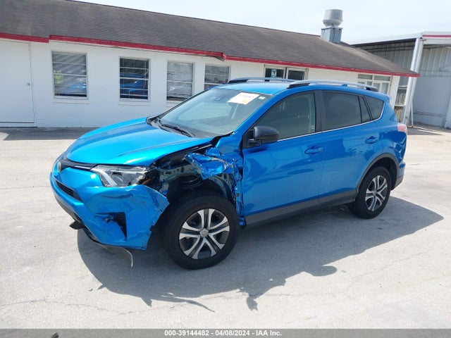 Toyota RAV4 LE 2018 JTMZFREV4JJ207999 Image 2