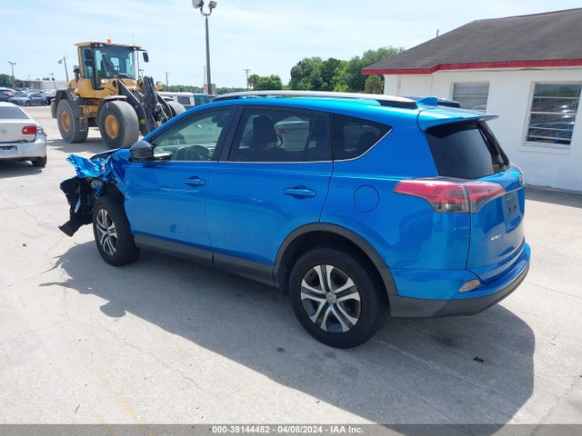 Toyota RAV4 LE 2018 JTMZFREV4JJ207999 Image 3