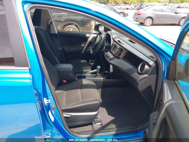 Toyota RAV4 LE 2018 JTMZFREV4JJ207999 Image 5
