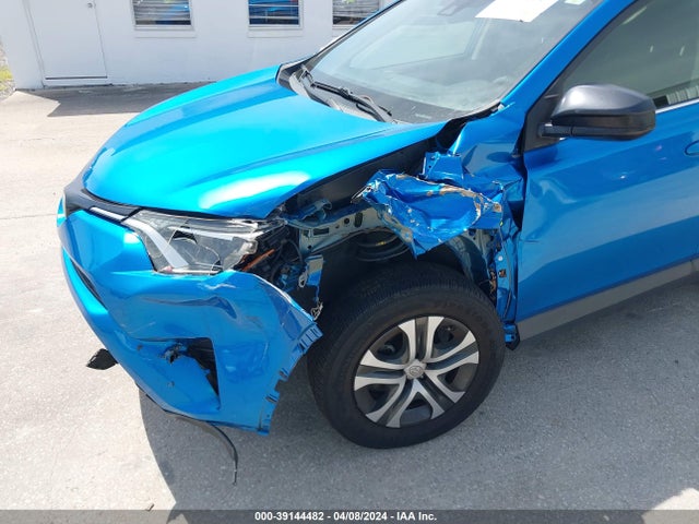 Toyota RAV4 LE 2018 JTMZFREV4JJ207999 Image 6