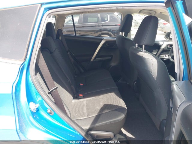 Toyota RAV4 LE 2018 JTMZFREV4JJ207999 Image 8