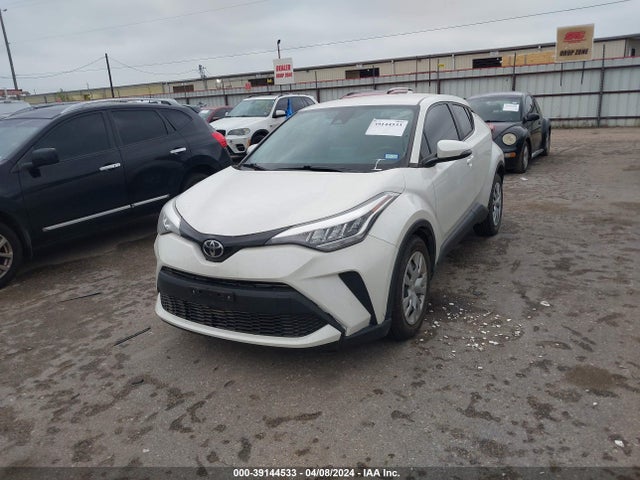 Toyota C-HR LE 2021 JTNKHMBX4M1120267 Image 2