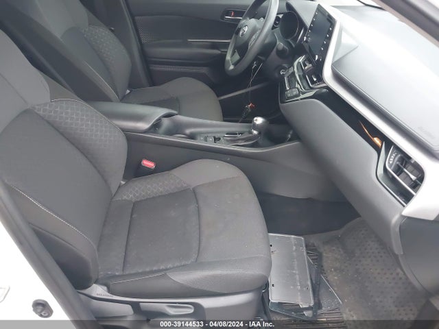 Toyota C-HR LE 2021 JTNKHMBX4M1120267 Image 5