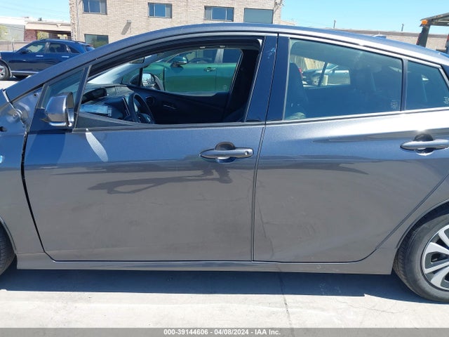 Toyota Prius Prime Premium 2019 JTDKARFPXK3116872 Image 15