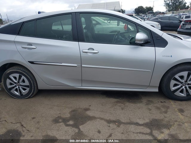 Toyota Prius Two 2017 JTDKBRFU8H3045876 Image 14