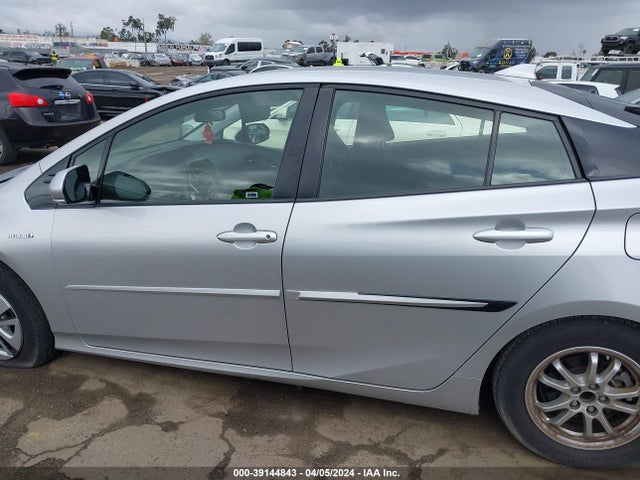 Toyota Prius Two 2017 JTDKBRFU8H3045876 Image 15