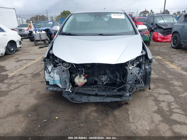 Toyota Prius Two 2017 JTDKBRFU8H3045876 Image 6