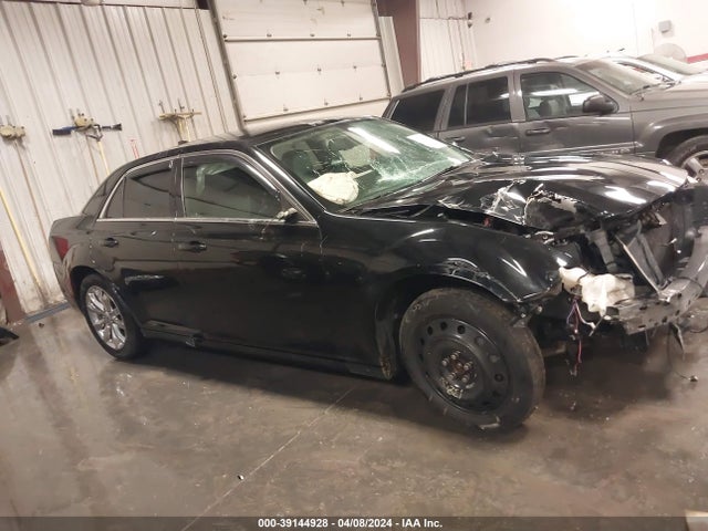 2C3CCARG2JH117994 Chrysler 300 Touring L Awd