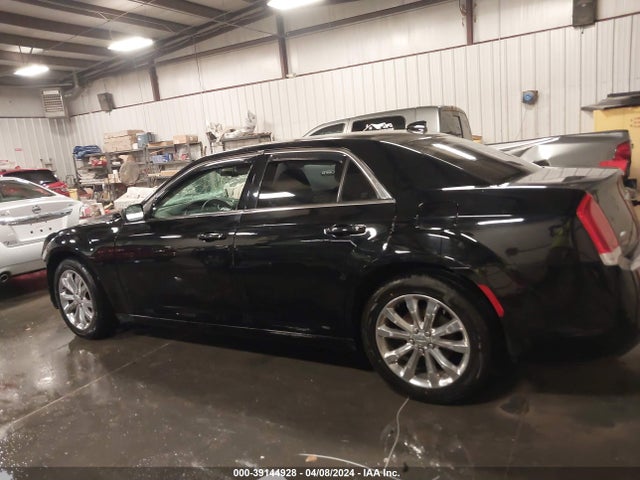 2C3CCARG2JH117994 Chrysler 300 Touring L Awd