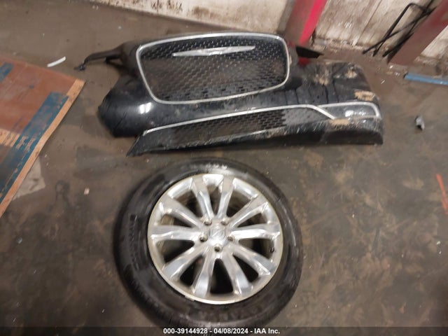 2C3CCARG2JH117994 Chrysler 300 Touring L Awd