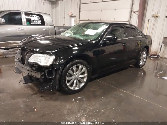 2C3CCARG2JH117994 Chrysler 300 Touring L Awd