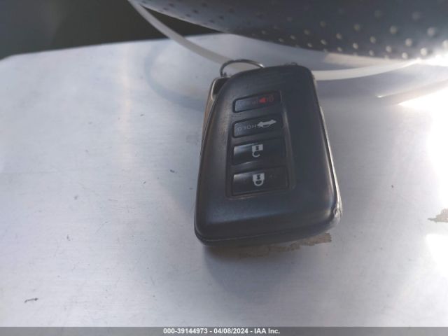 JTHBA1D27K5087357 Lexus IS 300