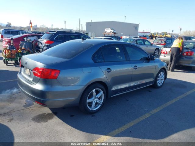 3VWD17AJXEM421353 Volkswagen Jetta 1.8t Se