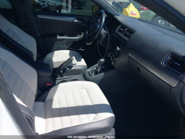 3VWD17AJ2GM328118 Volkswagen Jetta 1.8t Sport